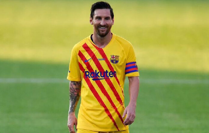 Messi es el cuarto deportista en alcanzar la astronómica cifra de mil millones de dólares de ingresos después del golfista estadunidense Tiger Woods, el boxeador Floyd Mayweather y su gran rival en las canchas de futbol, el portugués Cristiano Ronaldo, indicó Forbes. Foto Afp.