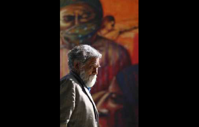 El maestro Toledo en un encuentro en defensa del territorio, los bienes comunes y los derechos de los pueblos en Santa María Atzompa, Oaxaca, en febrero de 2019.Foto Jorge A. Pérez Alfonso.