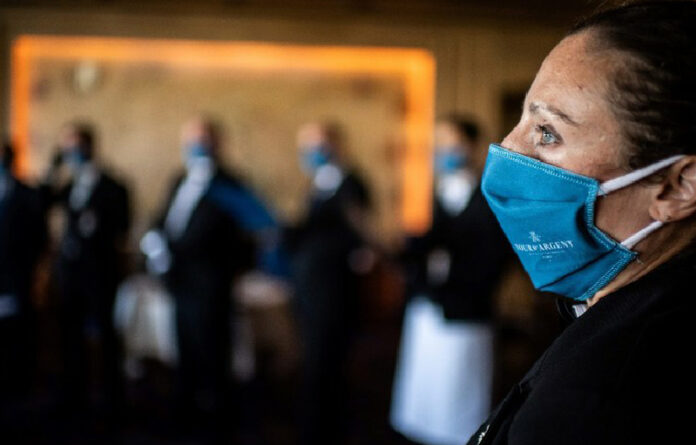 Personal del restaurante La Tour d'Argent, en París. Foto Afp.