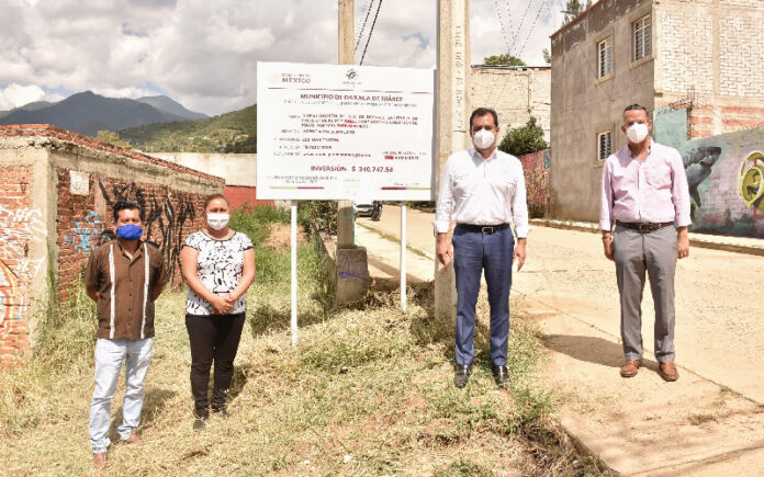 En la colonia 9 de Mayo, el edil entregó a las y los lugareños la construcción de la red de drenaje sanitario en las calles 14 de julio y 19 de agosto.