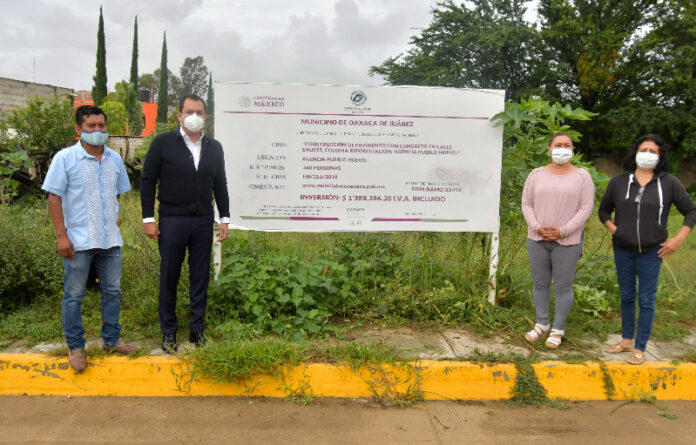 En la colonia Reforestación, el edil entregó la obra de construcción de pavimento con concreto hidráulico en la calle Sauces, en beneficio directo de 240 habitantes.