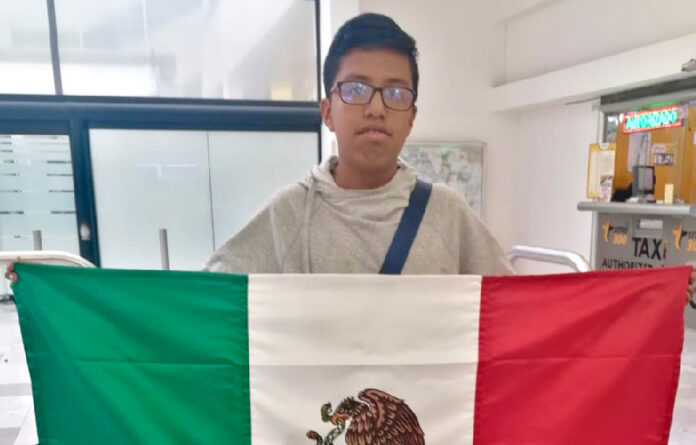 David García Maldonado, estudiante de primer semestre del plantel 01 Pueblo Nuevo del Colegio de Bachilleres del Estado de Oaxaca (Cobao), represento a Oaxaca.