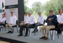 El presidente López Obrador encabeza la supervisión de las obras del Tren Maya en Palenque, Chiapas. Foto cortesía Presidencia.