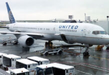 La aerolínea estadunidense United Airlines, planeaba despedir a 16 mil trabajadores en octubre, a menos que un nuevo programa de ayudas fuera adoptado. Foto Afp/Archivo.