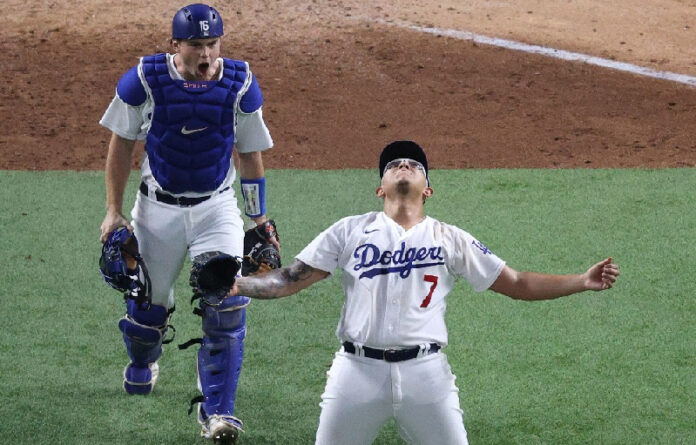 Jugadores de los Dodgers celebran el triunfo. Foto Afp.