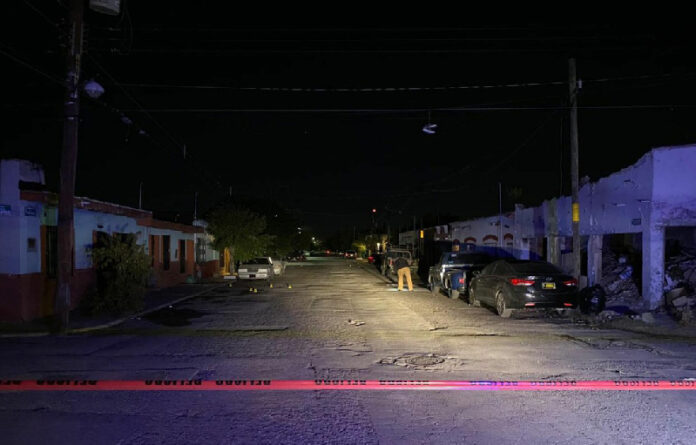 La noche del jueves, alrededor de las 22:00 horas, tiempo local, fue asesinado el periodista y conductor del noticiero principal de TeleDiario, de grupo multimedios, Arturo Alba Medina, informó la Fiscalía General del Estado. Foto Cuartoscuro.