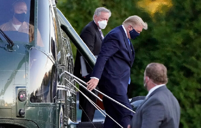 El presidente Donald Trump llega al Centro Médico Militar Nacional Walter Reed luego de haber dado positivo a Covid-19. Foto Ap.