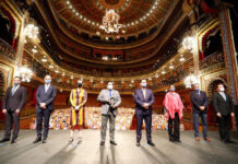 Funcionarios del FIC y de Guanajuato durante la ceremonia. Foto cortesía del Festival Cervantino.