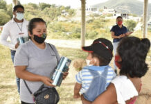 Velando por el sano desarrollo de la infancia capitalina, la Dirección de Desarrollo Humano entregó 80 latas de fórmula láctea donadas por la empresa Aspen en las colonias Sabino Crespo, Santo Tomás y Ojo de Agua.