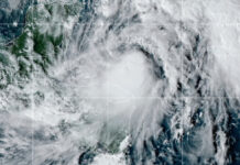 Imagen de satélite de “Zeta”, proporcionada por la Administración Nacional Oceánica y Atmosférica. Foto NOAA / NESDIS / STAR vía Ap.