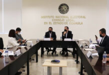 Lorenzo Córdova, consejero presidente del INE, encabezó una reunión el viernes en la representación del Instituto en Coahuila, previo a la elección del próximo domingo. Foto tomada del Twitter @INECoahuila.