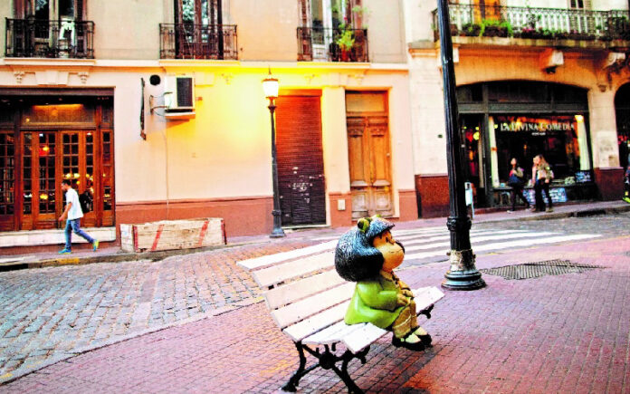 Escultura de Mafalda en el barrio San Telmo, de Buenos Aires. Foto Ap.