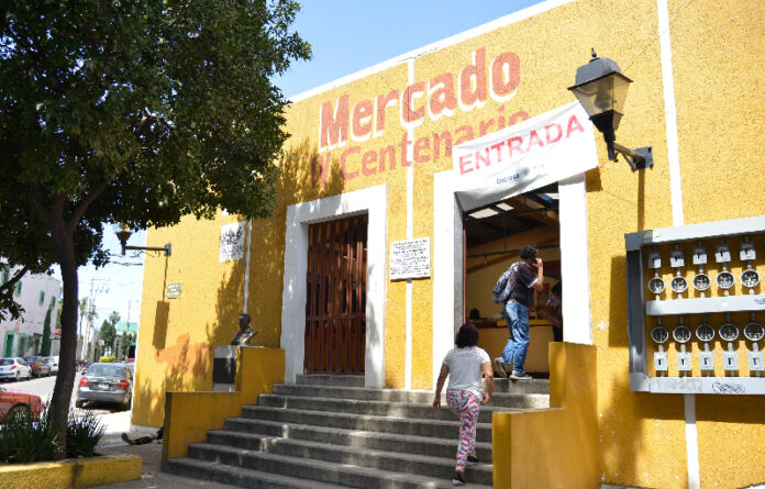 La restricción aplica para verbenas que incluyen puestos de temporada y eventos que se llevan a cabo alrededor de los mercados públicos, ya que el estado de Oaxaca se ubica en el indicador naranja en el Semáforo de Riesgo Epidemiológico.