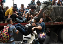 Migrantes en Río Dulce, Guatemala. Foto Ap.