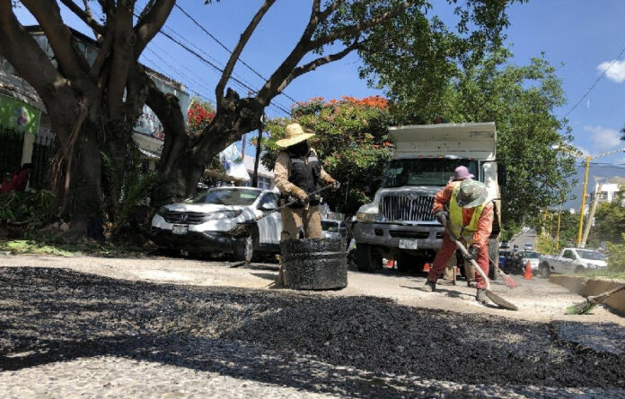 En la semana del 19 al 23 de octubre se bachearon 478.15 metros cuadrados de vialidades en la colonia Reforma y en el centro de la ciudad.