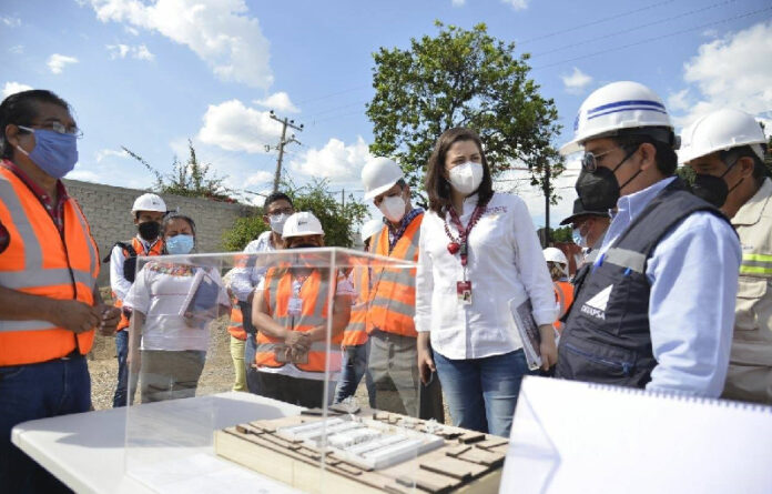 El Gobierno Municipal de Oaxaca de Juárez garantiza la certeza social y jurídica a las obras que el gobierno federal ejecuta en el perímetro del Mercado de Abasto; el Centro de Desarrollo Integral registra 35% de avance y el nuevo mercado 39%.