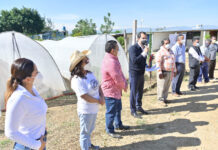 En la agencia de Viguera, el edil resaltó que además de apoyar a los que menos tienen, la atención al campo es prioridad.