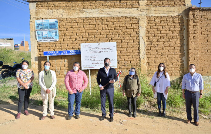 Reanudando sus recorridos por las demarcaciones capitalinas, en el paraje “Los Guajes” el edil entregó la red de drenaje sanitario, acción a favor de 441 lugareñas y lugareños.