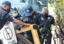 Impone sanciones a quienes reserven espacios de estacionamiento frente a domicilios o negocios, se estacionen en doble fila u obstruyan aceras o accesos.