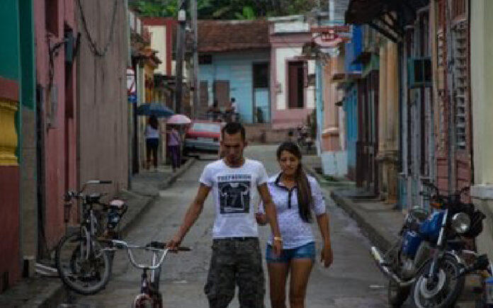 Escena de ‘Unblock Cuba’, del español Sergio Gregori, que se presentará en el Festival de Cine de Alicante. Imagen tomada del Twitter @FestivalCineALC.