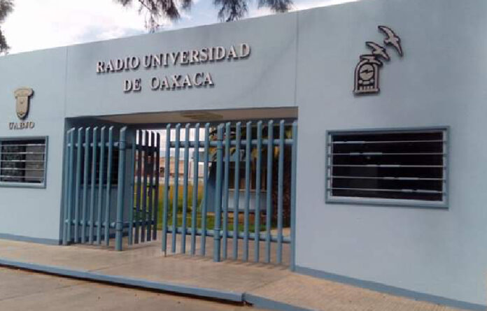 Radio Universidad fue fundada el 4 de octubre de 1964, durante el rectorado de Alberto Canseco Ruiz.