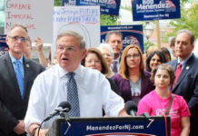 El senador demócrata Bob Menendez reportó que las deportaciones se realizaron vía Trinidad y Tobago. Foto Tomada del Twitter @BobMenendezNJ.