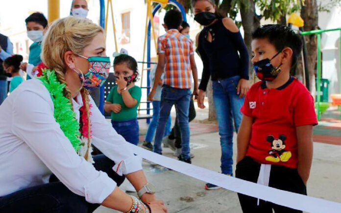 La presidenta del DIF Oaxaca, Ivette Morán de Murat, inauguró este espacio recreativo, el cual se suma a los 110 instalados en todo el estado.