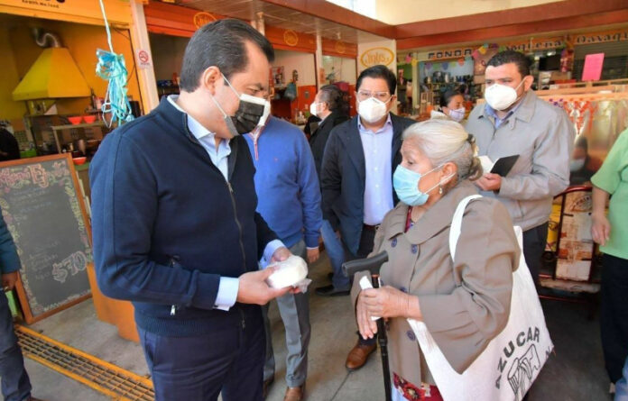 Conmina al consumo en los mercados tradicionales de Oaxaca de Juárez para incentivar la economía local.