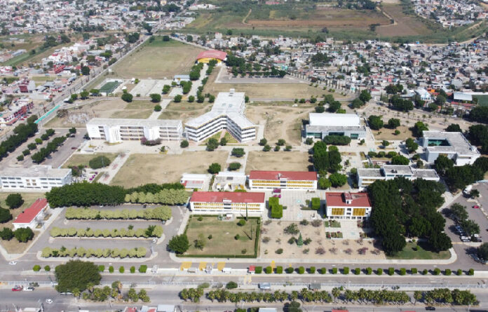 El 2 de junio de 1977, se funda la Universidad Regional del Sureste (URSE).