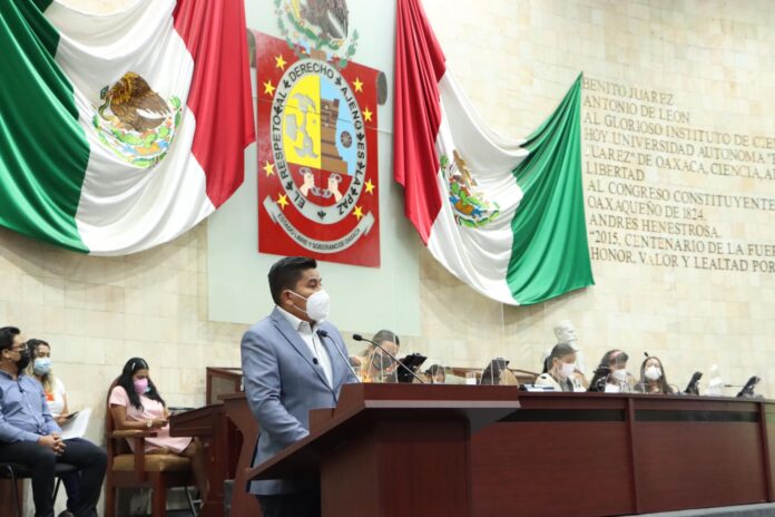 El diputado local por el distrito V, Nochixtlán, César Morales Niño, urgió al Gobernador Alejandro Murat Hinojosa para aclarar donde se encuentra el titular de los SSO, Juan Carlos Márquez Heine quien ya renunció.
