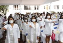 Se gradúan 292 médicas y médicos de la Facultad de Medicina y Cirugía de la UABJO.